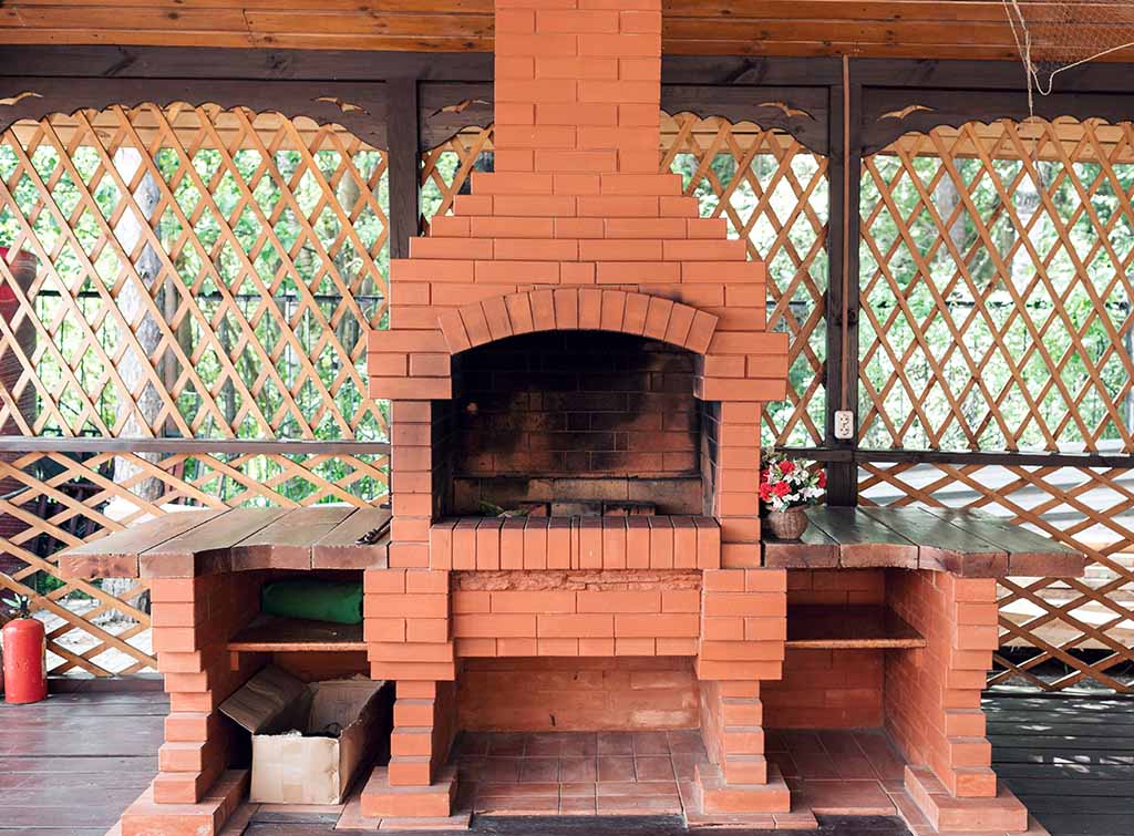 Create Your Own Brick BBQ and Smoker： Step-by-Step Instructions