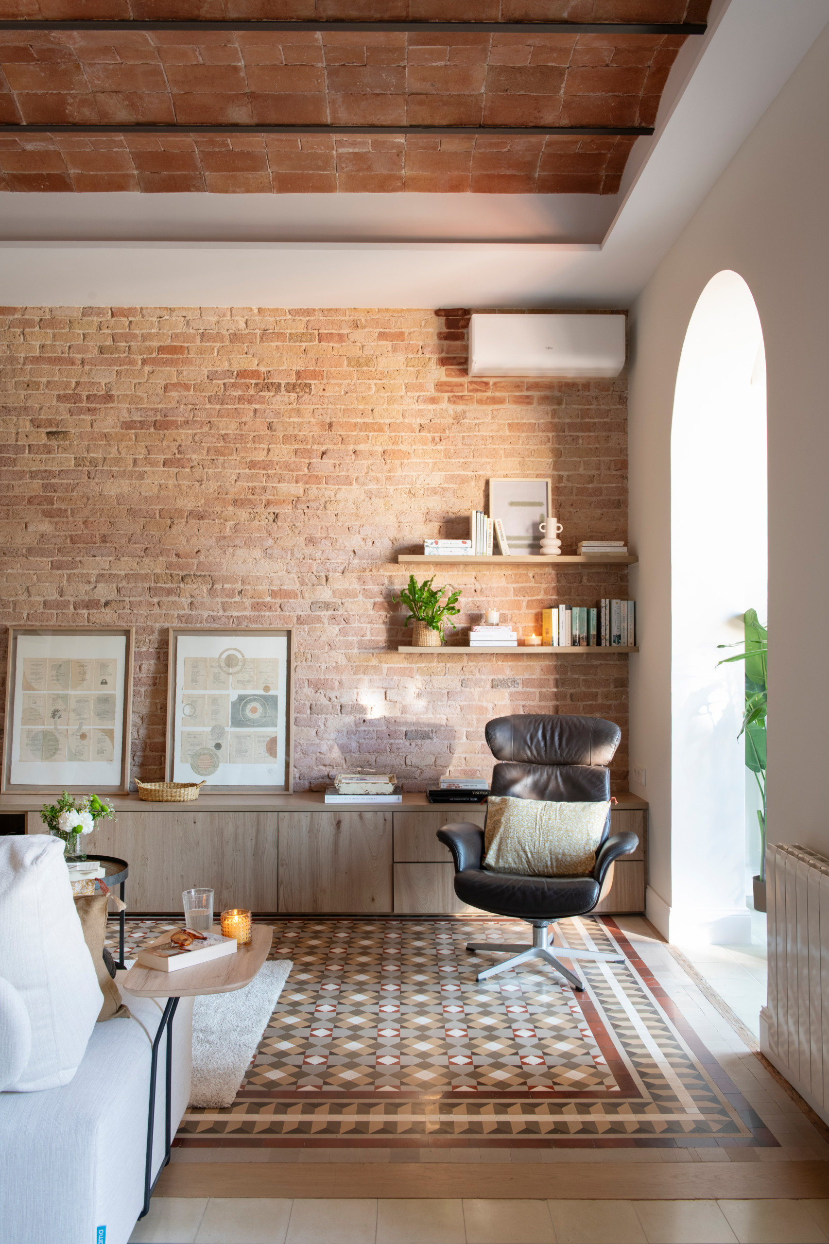 How to Incorporate Brick Vaulted Ceilings into Your Home