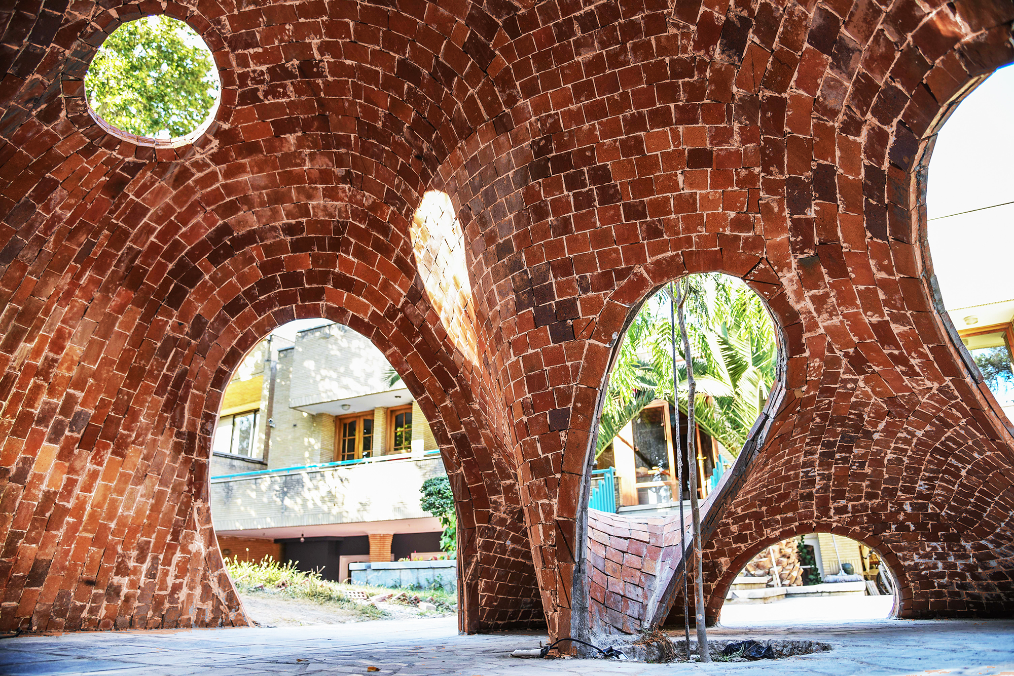 From Art to Architecture: 100 Brilliant Uses for a Brick