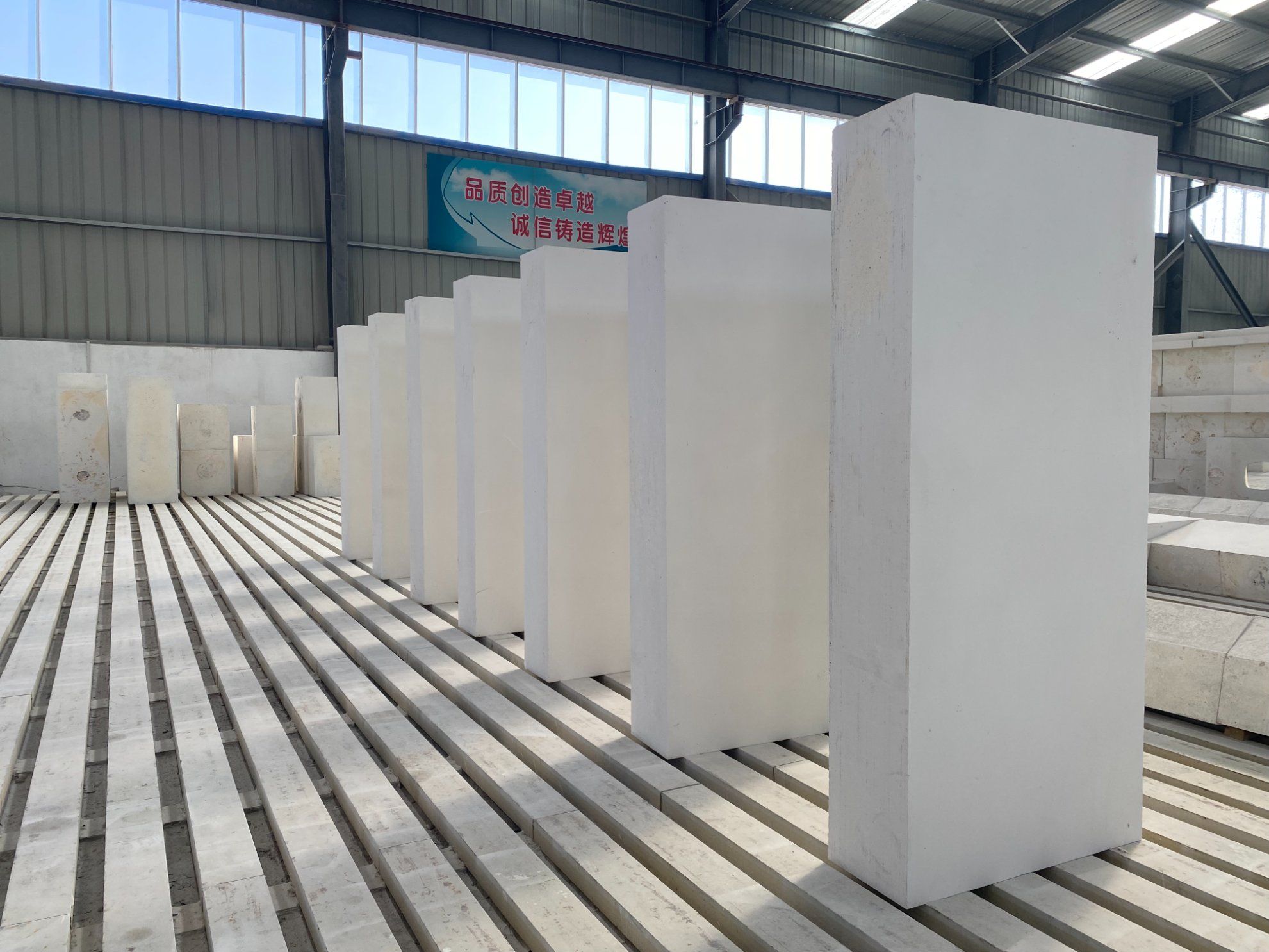 Top Firebrick Supply for Glass Manufacturing and Metallurgical Operations