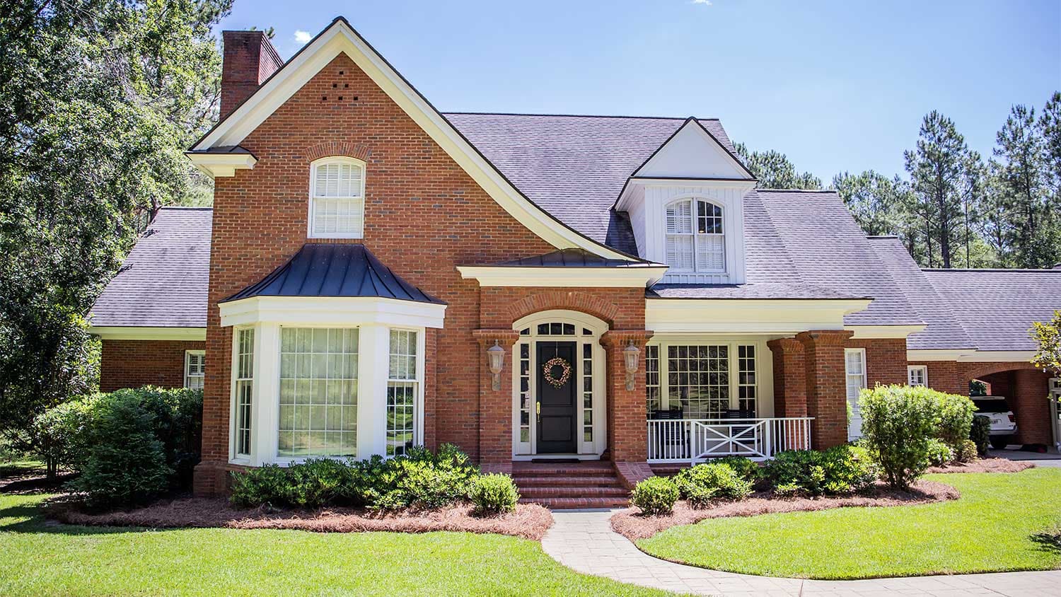 Why Choose Red Brick Veneer for Your Home Exterior: Advantages and Tips