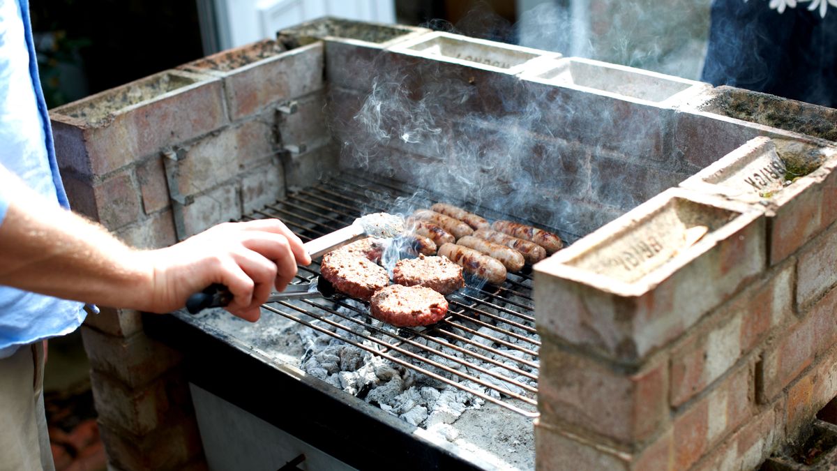 How to Build a Fire Brick Barbecue for Perfect Grilling Every Time