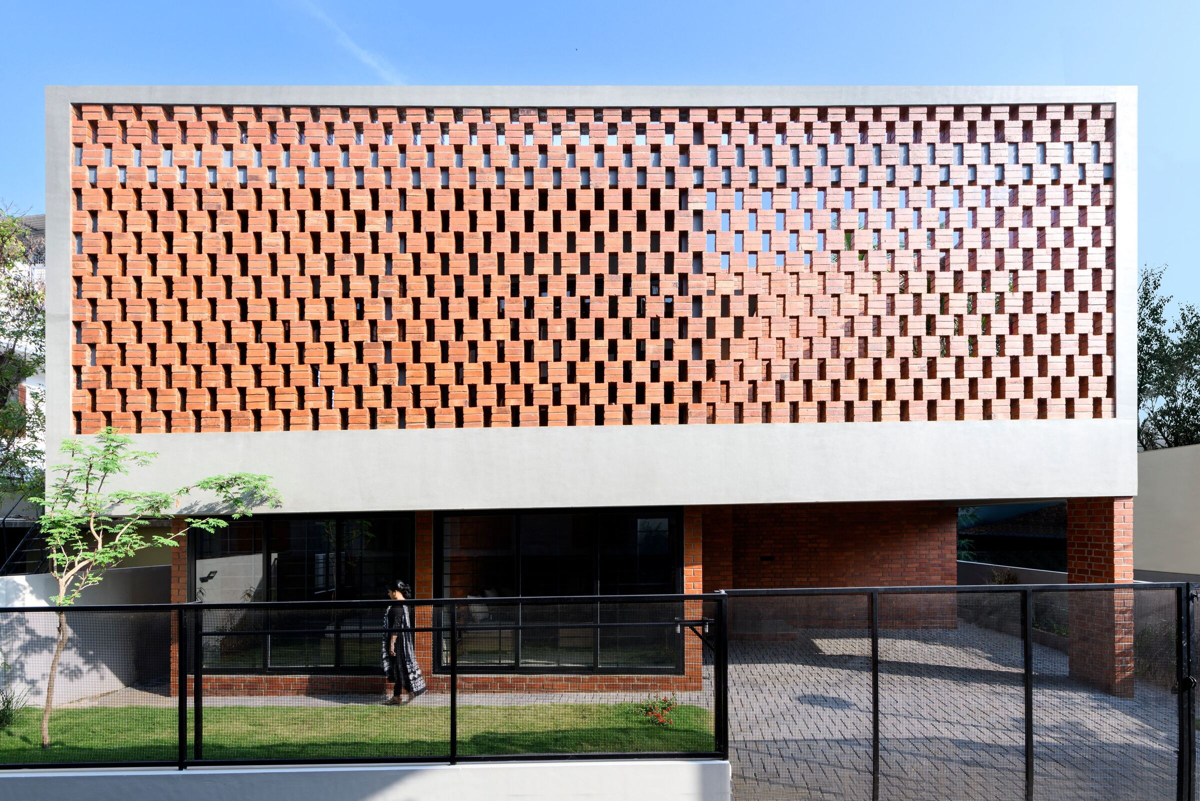 Build with Brick Lattice: Strong, Light and Beautiful