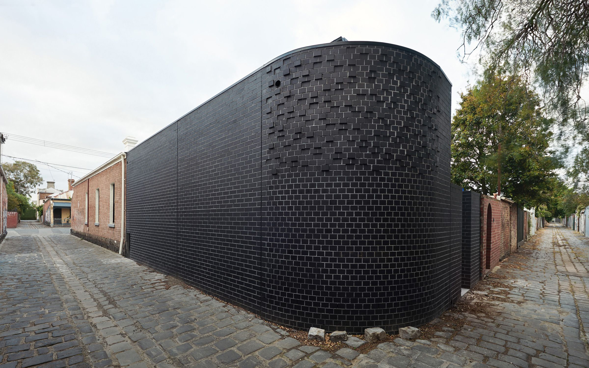 Brick Black: Ava Magnusons Secret to Stunning Black Brick Designs