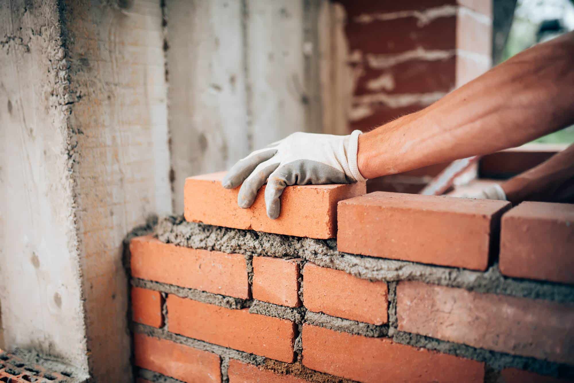 Get the Facts: Deciding Between Face Brick and Common Brick