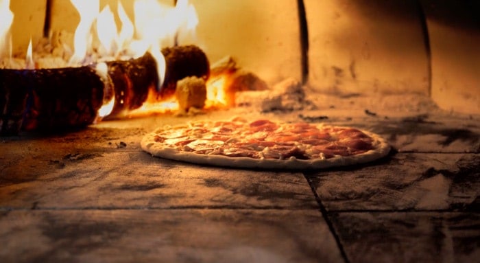 How to Use a Brick Oven Pizza Cooker: Simple Tips for Amazing Pizza.