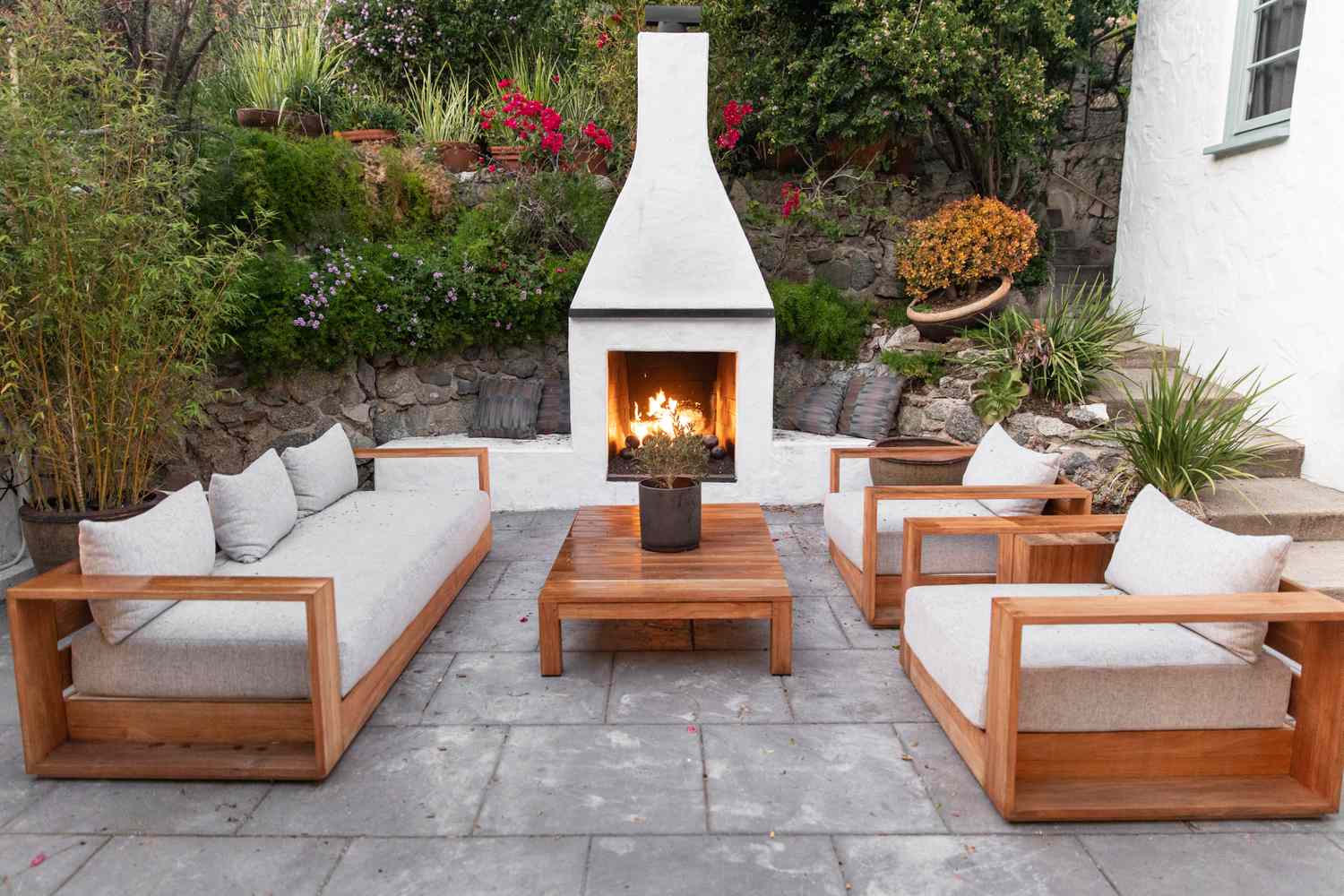 Simple Brick Outdoor Fireplace: Easy DIY Project Ideas and Plans