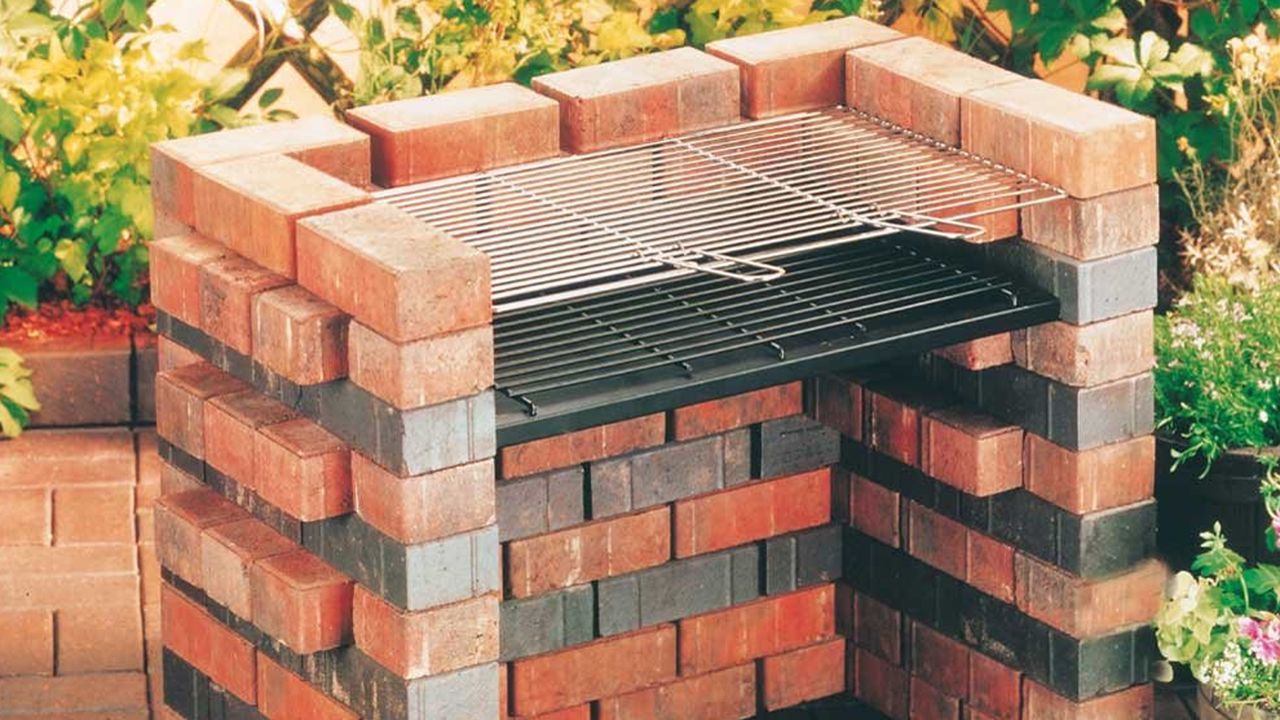 Brick Gas Grill Construction: A Weekend Project for Your Backyard!