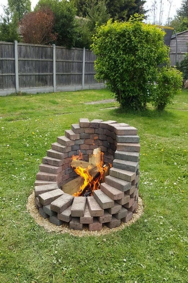 Fire Pit with Landscaping Bricks: Build a stunning backyard!